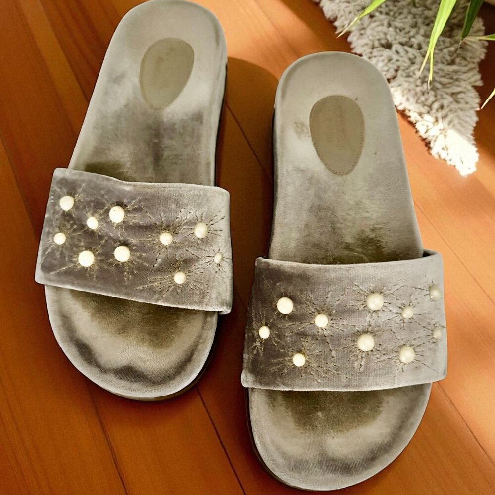 Aquazzura Faux Pearl Accents Velvet Slides Sandals Size Unknown‎ 7/7.5 US